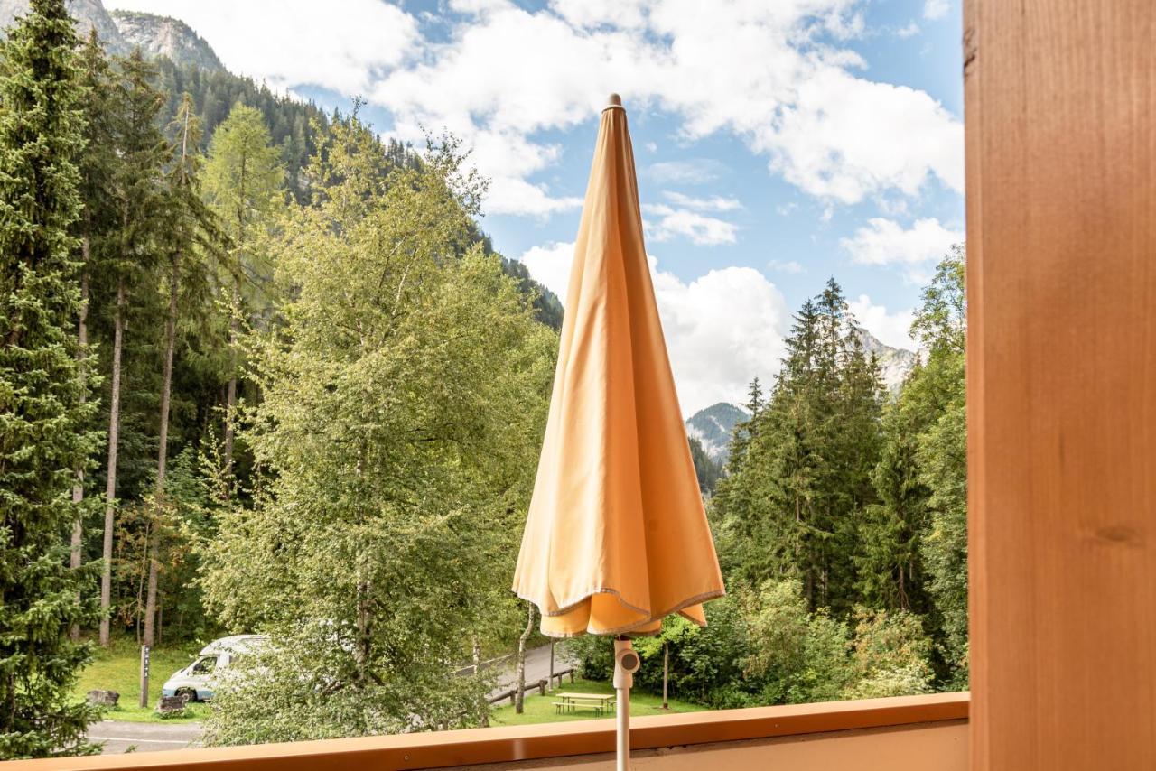 Typically Swiss Hotel Ermitage Kandersteg Exterior photo